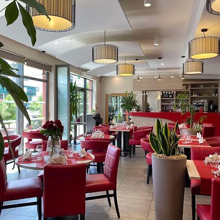 Brit Hotel Brive La Gaillarde - Restaurant La Limousine Malemort Esterno foto