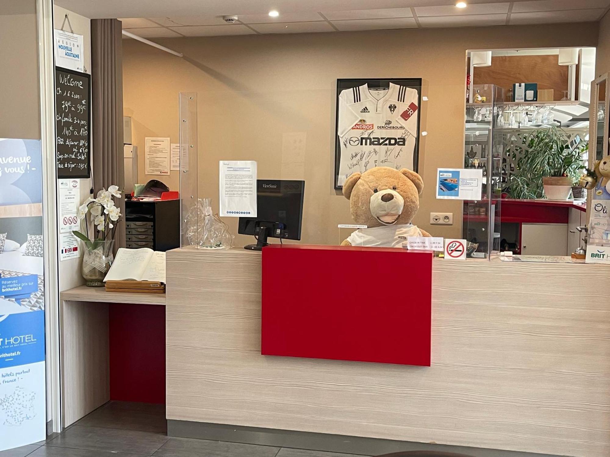 Brit Hotel Brive La Gaillarde - Restaurant La Limousine Malemort Esterno foto