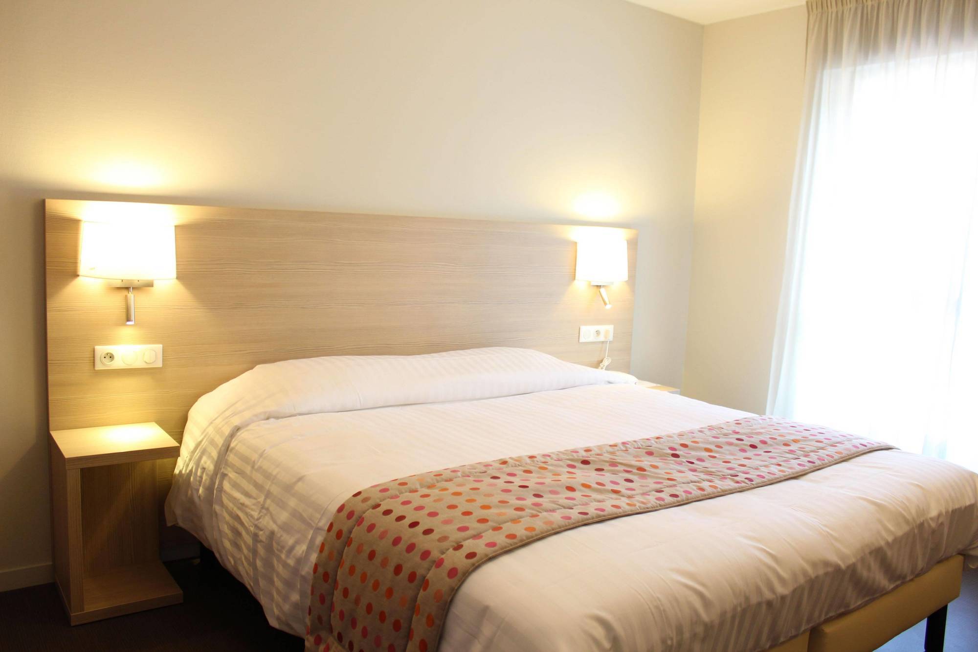 Brit Hotel Brive La Gaillarde - Restaurant La Limousine Malemort Esterno foto
